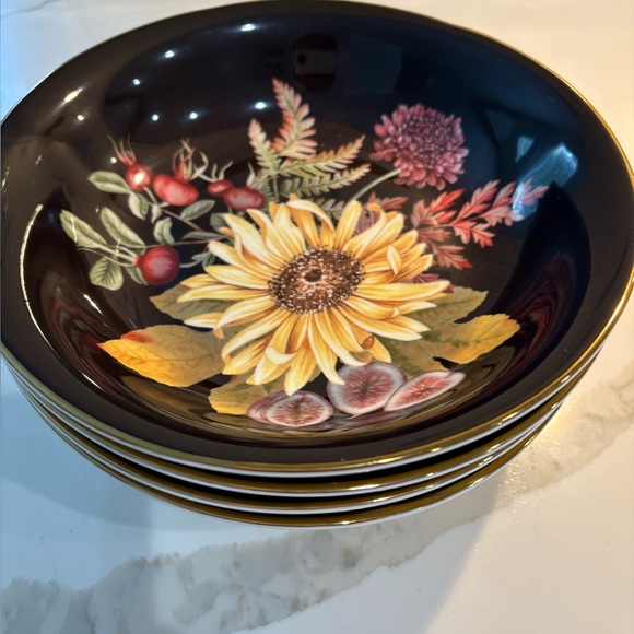 Williams Sonoma Elegant pasta bowls - Picture 2 of 6